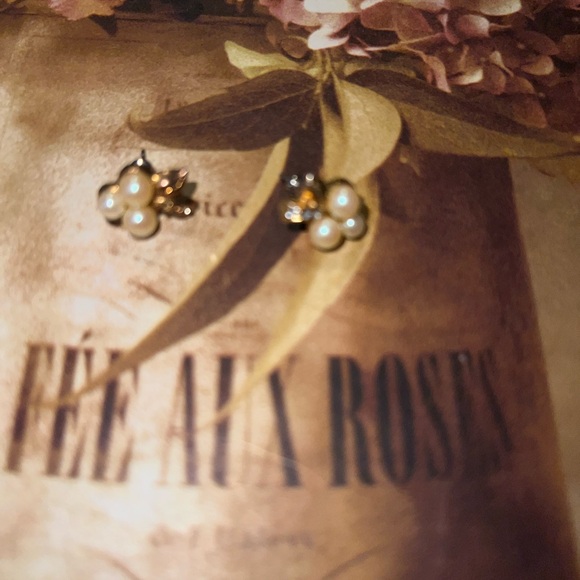 Avon Vintage gold plated earrings with pearl clusters like a grape design - Picture 4 of 13